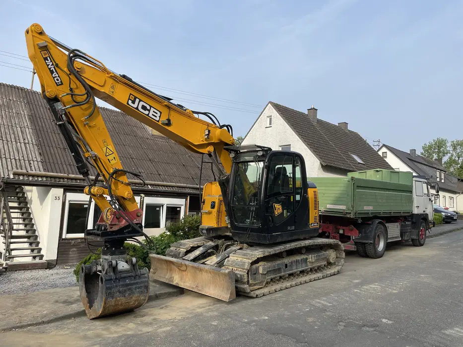 Kellerabdichtung Altenkirchen – WallWerk Tiefbau Fachbetrieb mit JCB-Minibagger